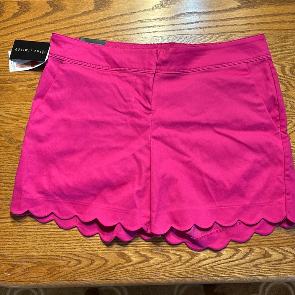 NWT! The Limited size 12 Very Berry color pink short with scalloped hem.